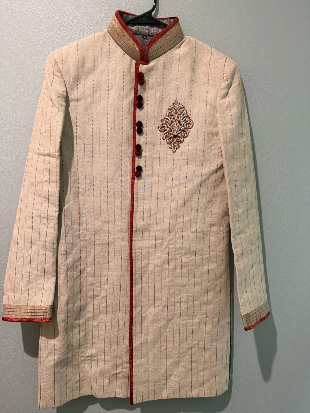 India Sherwani Mens Wedding Royalty Red Velvet Gold Trim Button Structure Collar